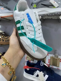 ملابس • توصيل مجاني