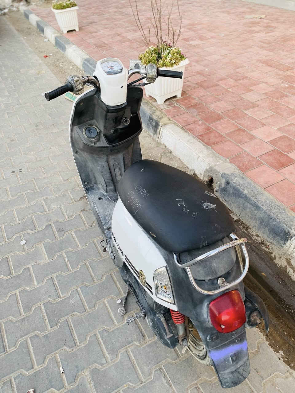 دراجه ماكس بوليس للبيع محرك بالباكيت نظيف الدراجه نكره سلف كهربائات كلها شغاله ناعمه الدراجه وحلوه مابيها اي نقص السعر 900 وبيها مجال للشراي 
مكاني النجف تواصل على الرقم 
***********
