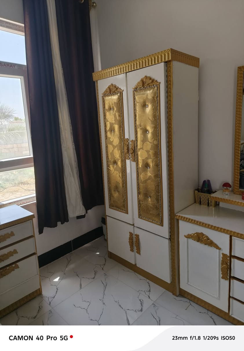 غرفه اخشاب صاج تركي صبغ تركي متسعمله 6 اشهر السعر مليون وميه للستفسار التصال على الرقم ***********
