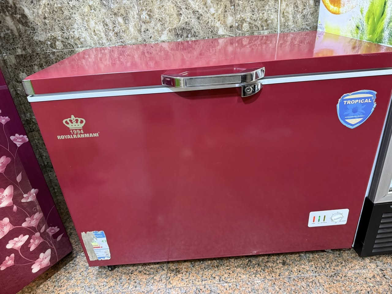 سلام عليكم      ثلاجه كينود ماركه عالميه نضافه جديده شغالات من كلشي فريز براد ونضافه كدامك بل صور 
ثلاجه وبراد ومجمده 
سعرهن كامل مليون مكاني بغداد السيديه 
***********
