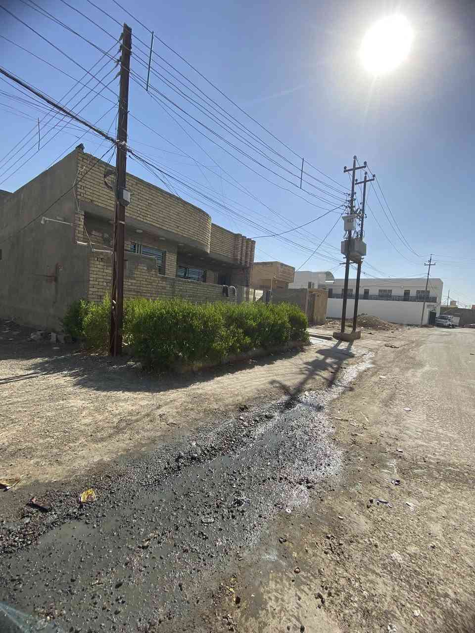 السلام عليكم
🏠بيت للبيع طابو زراعي سند 25     

📏 المساحة: 140متر. # ملاحظة  البيت ركن الشارع عريض
يتكون من صالة كبيرة و استقبال و مطبخ و 2 غرف نوم و بيتونه و ترك يصير مطبخ حار و حمام و مرافق خارجية  

مواصفات البيت:

✅ واجهة 10 ونزال 14

✅ 2 غرف نوم 🛌 

✅ صالة 🛋️

✅ مطبخ 🍽️

✅ صحيات 🚿

✅استقبال 

✅️  ترك يصلح مطبخ حار

✅️ حديقة                                   

✅️كراج

خدمات ماء خطين كهرباء تبليط  

الموقع بغداد جسر ديالى الجديد

السايد الواحد منطقه الكرغوالية 

مجاور حمام الامراء مقابيل الحمداني

  يبعد عن الشارع  العام اقل 75م 

الاستفسار  الاتصال  ***********

يتوفر واتساب
