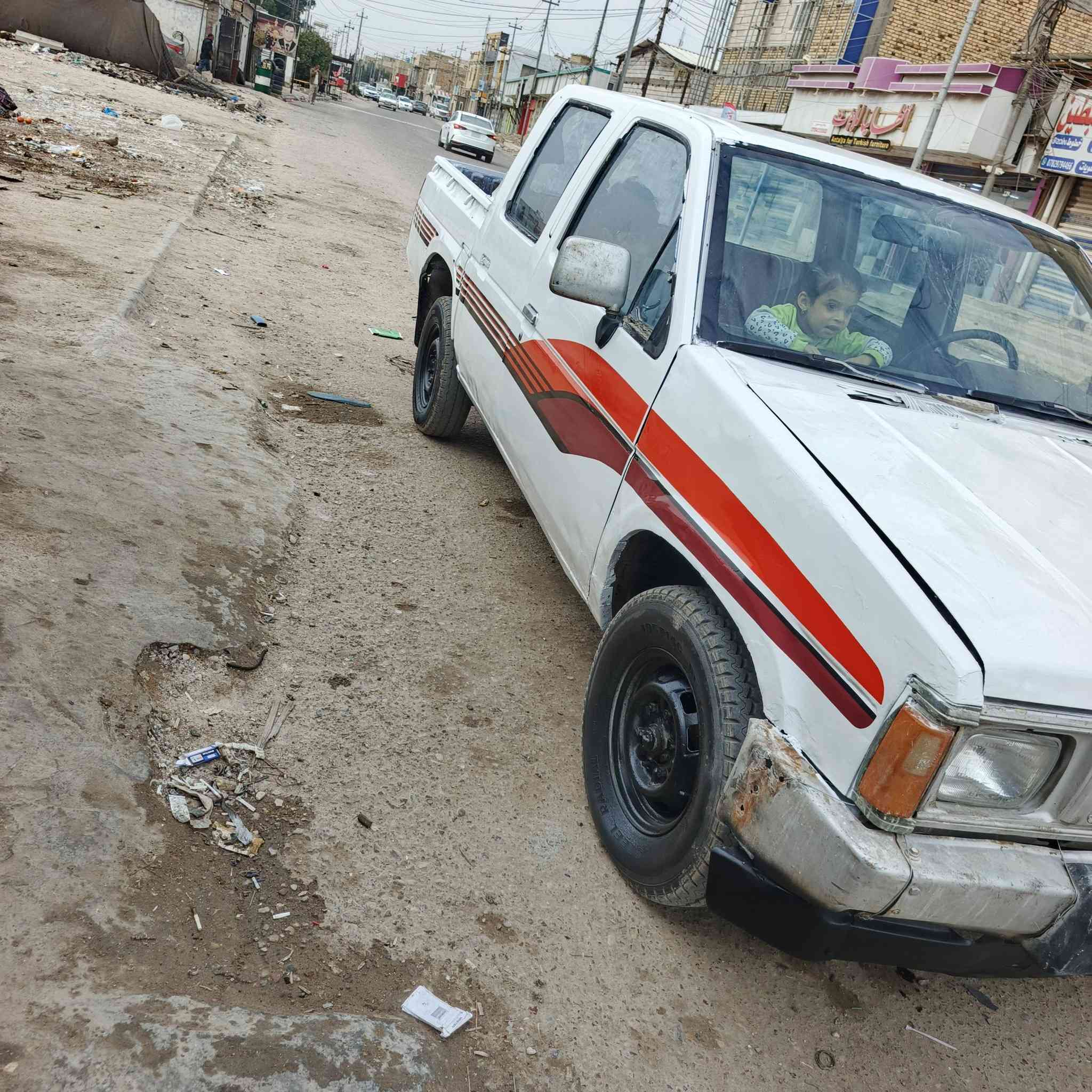 سلام عليكم   نيسان موديل 1992 المكان الناصريه المركز مكينه وكير خير من الله  السعر 32 وبيها  مجال   شغل وطلع الى  البر  تلفون ***********
