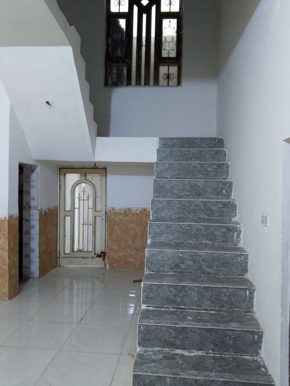 السلام عليكم بيت للبيع ٢٠٠ متر حي الحوراء شارع الكفاح بسمي خدمات كامله تبليط ارصفه ماء مجاري نت ضوئي بناء سنه ٢٠١٢ طابق ونص السعر ١٢٠ للاستفسار الاتصال على الرقم ***********
