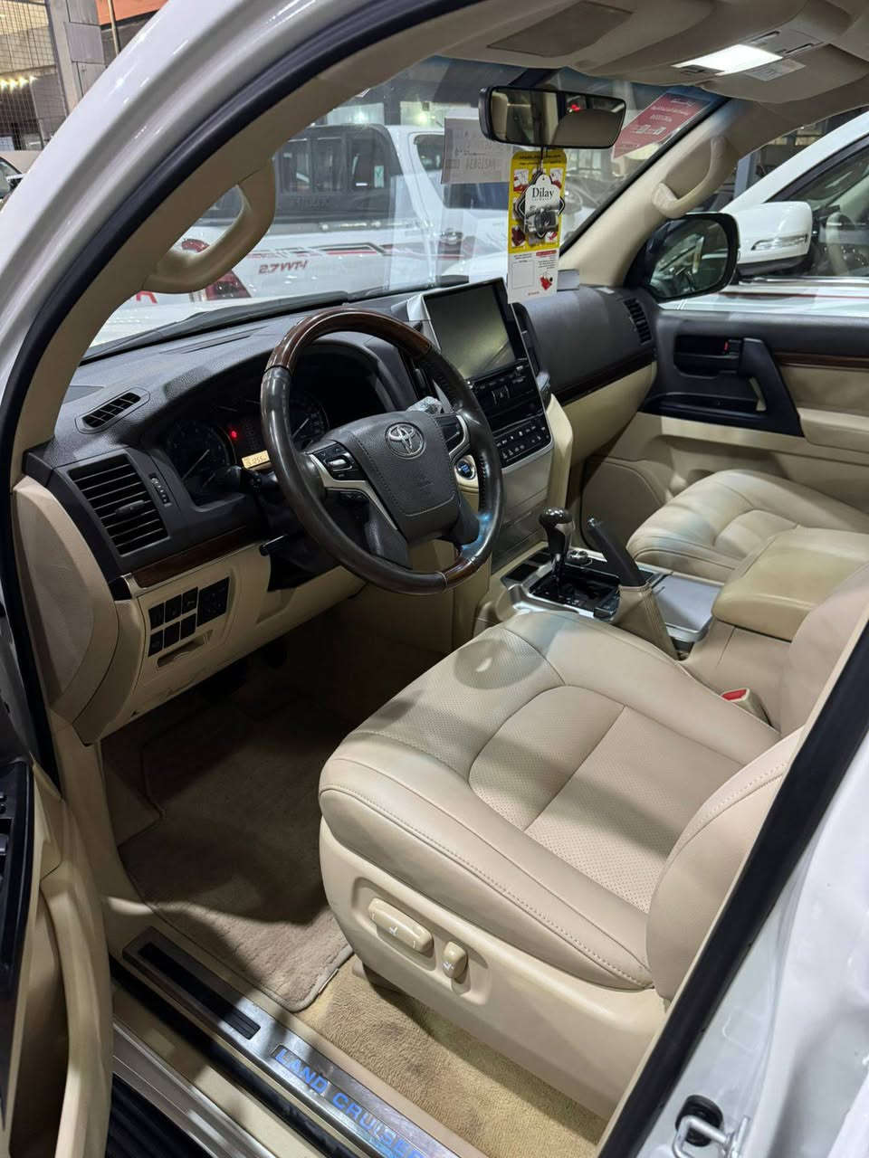 تويوتا لاندكروز 2016 فول مواصفات ٨ سلندر السياره مكفول كفالة عامه من صبغ و تبديل و مفتوح فقط ٣ مكان PDR 
ماشي ١٥٠ الف حقيقي سياره رقم اربيل السنويه و رقم جديد 
السعر(٤٣٠)ورقة قفل 
مكان أربيل 
تلفون *********** بي واتساب
