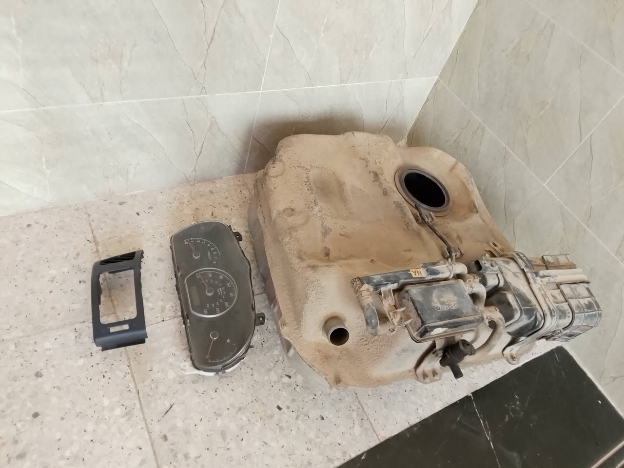 عندي هاي الاغراض مال النترا موديل 10 وارد امريكي البيع للشراي يتصل ***********
