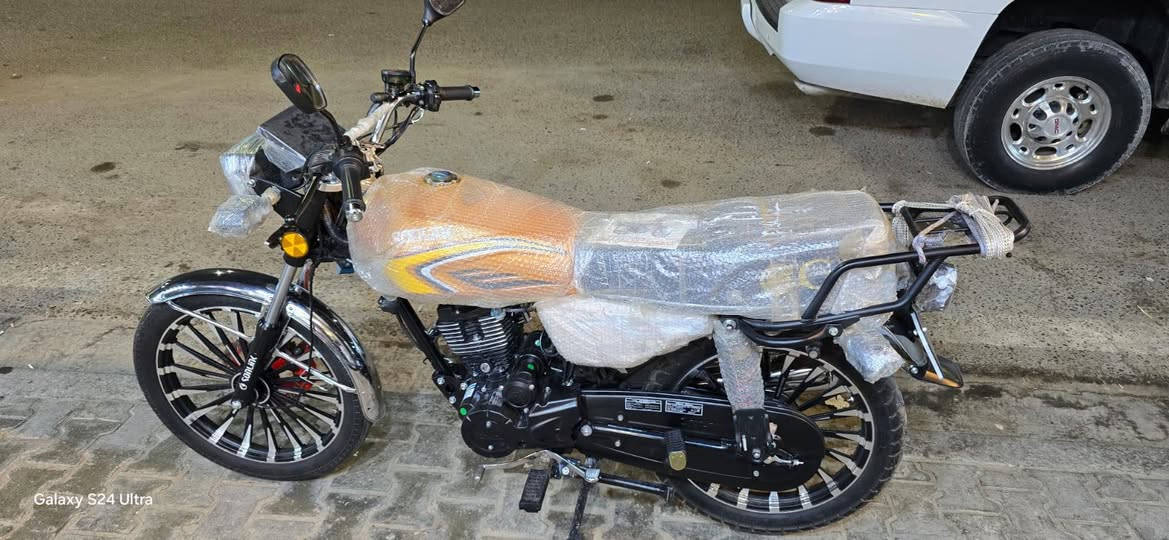 مرحبا دراجه سيفان (سونك )للبيع دراجه جديده بمعنى الكلمه نظافه 100/100محرك 200cc سويج عدد2 مع بصمة تشغيل عن بعد 2 الدراجه كامله ما ناقصها اي شي صارله اقل الشهر م̷ـــِْن طالعه م̷ـــِْن المعرض  (اورق سكنر اسسكنر يعني استنساخ) السعر1200 وبيه مجال قليل للشراي والما يعجبه السعر يكدر يتخطى المنشور (مكان الداجه البصره) (مكلف بلنشر) صاحب الدراجه واتساب او اتصال***********
