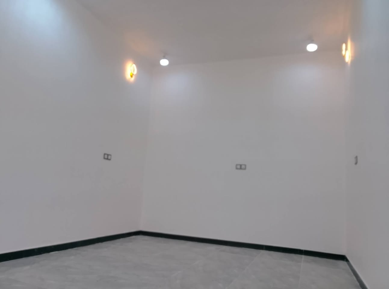 بيت امامي 100م طابقين بناء حديث فارغ شغل درجه اولى ستوه كمل حي الفداء شارع ابو لبنان مقاطعه 22 سعر 155 ستفسار ***********
