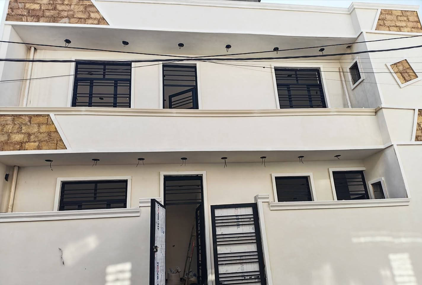 بيت ومشتمل للبيع البيت مساحه ١٢٥ والمشتمل ٥٥ متر. في منطقك سويب اول شارع بدايت سويب للاتصال والاستفسار
***********
***********
