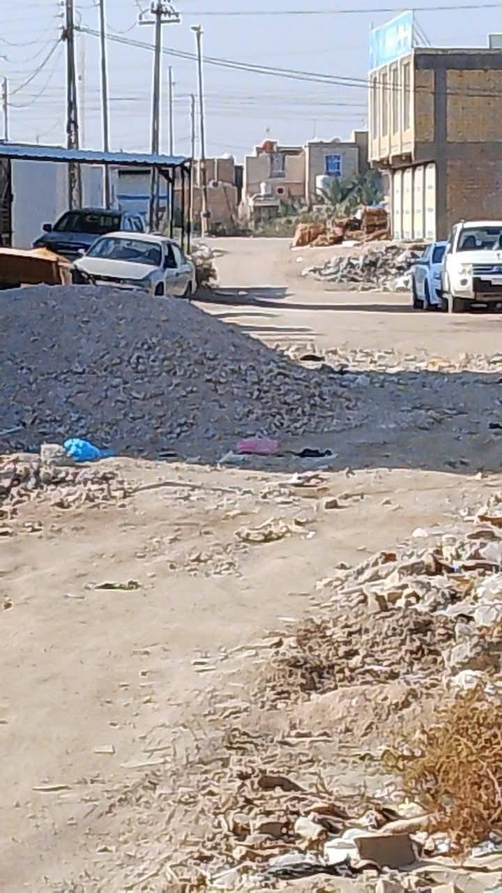 بيت مساحة 400 متر مربع واجهه 20 نزال 20
موقع البيت في الجزيرة الاولى  ركن على شارعين العكيكه كرمه 
 مع مشتمل مساحته 170. تابعه للبيت. باقي التفاصيل المراسله خاص او الاتصال 

***********. وات ساب متوفر
