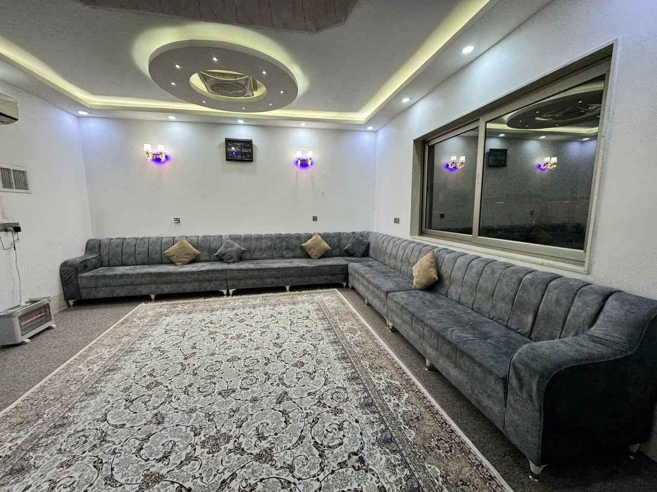 طخم قنفات لون رصاصي ٩ امتار نظيف اي عيب مابينو الشراي يتفضل خاص المكان كلك خبات طريق موصل اربيل ويوجد توصيل


**إذا كنت صاحب هذا الإعلان وتريد حذفه لأي سبب، رجاءا أرسل رسالة إلى الدعم الفني**