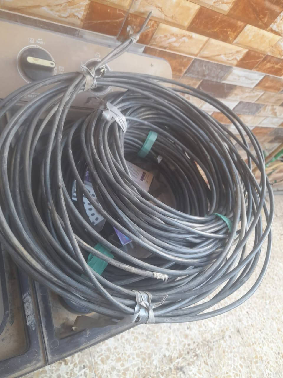 ضفيره ضفيره فافون.40متر ..مكان حي النداء شارع المكاتب سعره 35.واتساب فقط ***********

