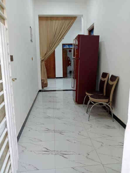 دار سكني طابو اسهم 220م  في منطقة المستشفئ التركي شارع السياحي الشط بناء طابوك كونكريت يحتوي علئ ديوانيه وغرفتين وصاله ومطبخ وصحيات خارجيه وداخليه وكراج سياره وحديقه 
الطابق الثاني  طابوك هيكل غير مسقف 
شارع 10م خدمات متوفره 
السعر 160 مليون وبيه مجال 
للاستفسار *********** مكتب الكنز للعقار عنوان المكتب شارع السايدين للمستشفئ التركي
