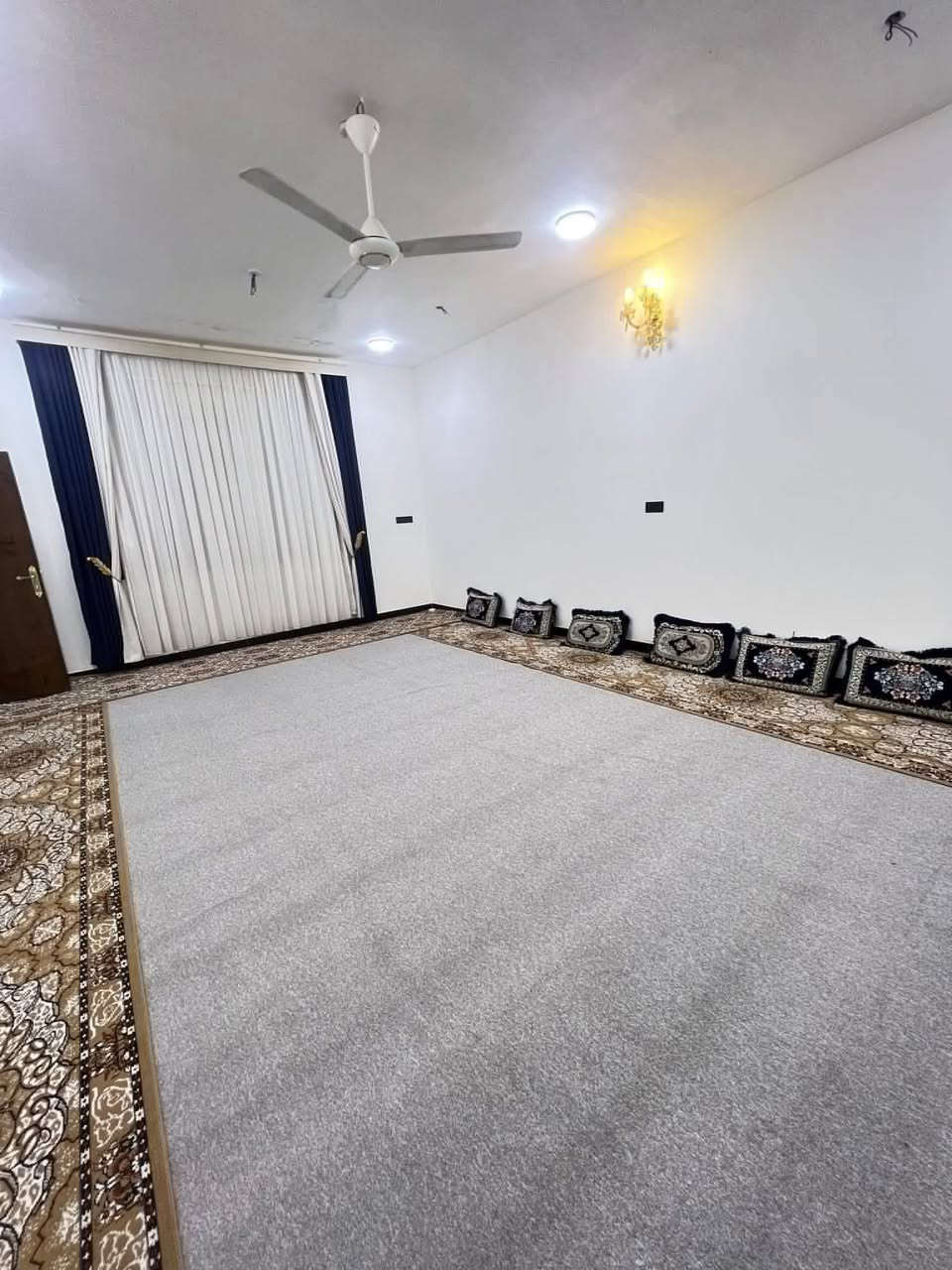 بيت زراعي للبيع مساحة 375 متر
قرب نهر الوفاء منطقة ال نياز قريب على مركز شرطة القضاء البيت ركن على شارعين الشارع الأمامي 10 متر والفرعي 8 متر
يحتوي على :
طارمة + حديقه 150 متر
ديوانيه 7 * 5
صالة 7 *4
غرفتين (5 * 5ونص) والثانيه (5 * 4)
مطبخين حار وبارد
ممر دخول
مخزن
منور جانبي + باب خلفي
صحيات داخل وخارج
السعر والتفاصيل الأتصال على الرقم
***********
