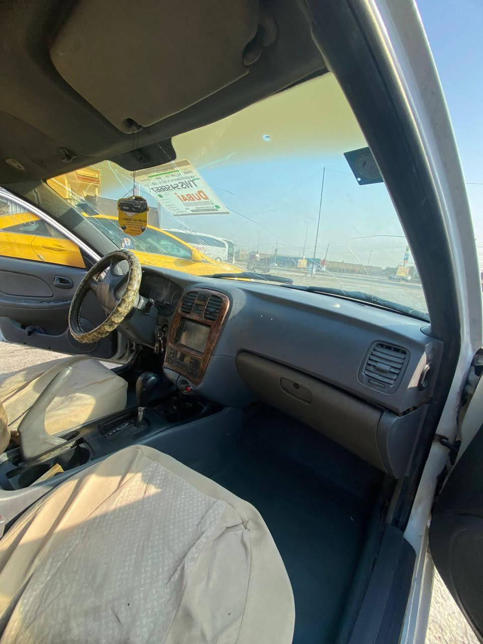 سلام عليكم هونداي سوناتا موديل 2001 محرك 2000 كير اوتو ماتيك رقم انكليزي بسمي مكينه وكير مكفولات صبغ عام الجماليه ***********
