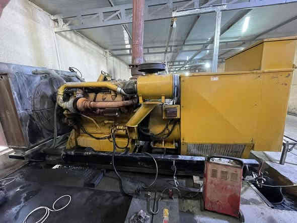 السلام عليكم مولدات caterpillar أصليات للبيع وحدة 650 KV و الثانية 900 KV  مكانها بغداد مشتغلات اكثر من 3000 ساعة فقط و مسويلها صيانة قبل فترة يم ابو زهراء المعروف بصيانته و قطع الغيار كلها من دبي حتى مو منا الي يحب يتواصل وياي خاص او واتس او اتصال و يتفضل يشوفها و يفحص بنفسه 
*********** واتس
***********
