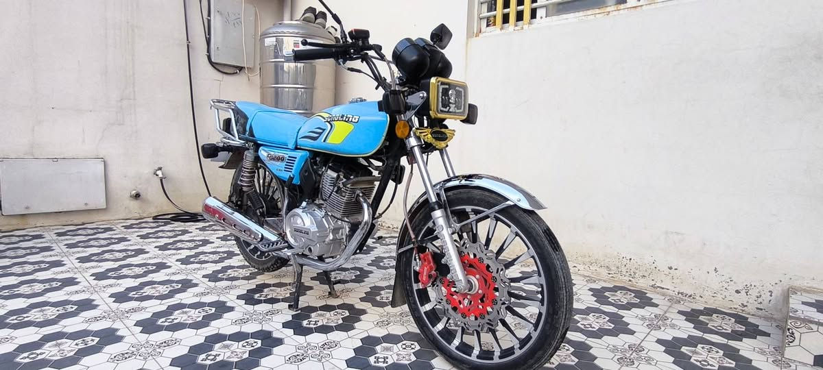 السلام عليكم
دراجه سيڤان 2025 ما مفتوحه ابد للبيع السعر 900 وبيها مجال 
للأستفسار الأتصال على الرقم ***********
