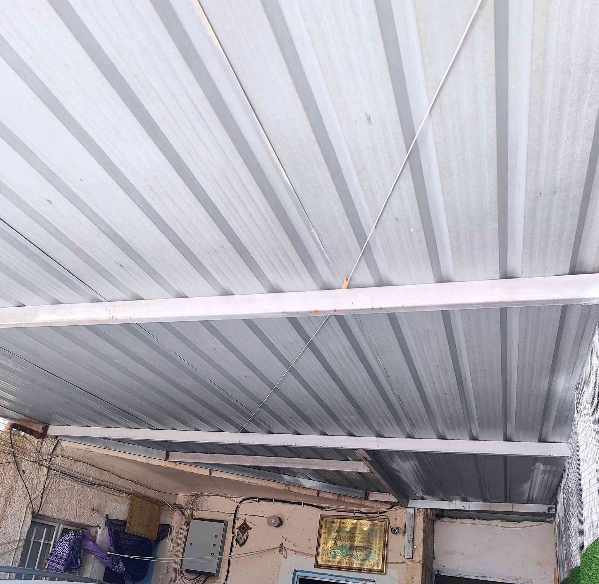 قمريه الجينكو الثقيل عرض خمس امتار وطول 6 امطار وعندي 3 قطع سندويج العرض متر والطول 4 أمتار ونص وموجود باب محل دفتري الارتفاع مترين ونص والعرض مترتين مكانهن قضاء النصر حي المستشفى ***********.       ***********
