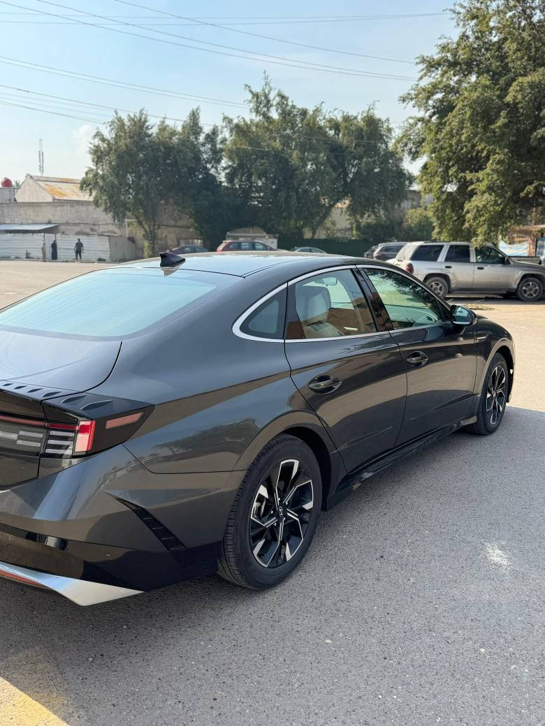 🔴سوناتا  الشكل الجديد 🔴
مكينة 2.500
‏HYUNDAI SONATA 2024
بدون ايرباك بدون دواخل
🔴. حادثها السياره طخة بسيطه بالبنيد فقط جاملغ بارد فقط مال جني
الباقي مكفول عالفحص ابيع
🔴سياره رقم اربيل وهزا  جديد باسمي تحويل  
مكينة 2.500 طيااررره 🚀🚀
مواصفات راح اذكرهن 
بصمة دخول ذكي  
شاشة ع طول الدشبول 
تحكم ستيرن 
رادار امامي معا تحديد مسافة سيارة كدامك 
رادار خلفي 
رادار جانبي 
اوتو ستوب خلفي 
اوتو ستوب امامي 
شفتات ستيرن 
كشنات كهرباء وفول ايرباك 
كشنات تدفئه 
كير تعليك 
شحن لاسلكي 
حساس فتح جنطة الخلفية 
تشغيل عن بعد 
نظام خروج عن المسار 
نظام قيادة ذاتيه 
تبريد منفصل قطعتين امامي 
جامات اوتو 
نظام اوتو هولد مال ازدحامات 
هندبريك بصمة 
انظمة قياده سبورت ونورمات وكمفورت  وايكو 
كاربلي يدعم كافة الانظمة الهاتف 
دبل كزوز 
كامرة خلفية دوارة
دشبول كاربون فايبر 
كشنات ودشبول وبيبان لون سموك 
ويلكب حجم ١٨انج
تايرات بلادية عليها 
بجم زنون 
لد ع طول البجم 
لايتات اوتو 
نقط عمياء 
مراية داخليه تعتيم تلقائي 
شاشة تبريد تحكم كله لمس 
🔴مكاني  بغداد  العطيفية
🔴السعر  198 ورقه
صور الحادث موجوده بالمنشور +ملاحظة تعرضت لطخة من الخلف بسيطة ابيع على وضعها
🔴رقم الهاتف 
:    واتساب + اتصال عالخط
***********    
واتساب او الاتصال عالرقم بغداد, العراق
