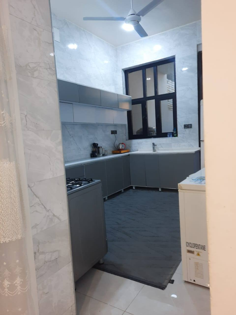 السلام عليكم بيت للبيع في حي الضباط السريع مساحه ١٥٠ متر وجه سبع ونص نزال ٢٠ بناء٢٠٢٥طابق ونص جاهز من كلشي مابي نقص كلشي شتايكر غرفتين نوم صحيات ٣ صحيات بناء حديث للإستفسار الاتصال على علماً البيت انسكن صار ٣ اشهر فقطط
***********
