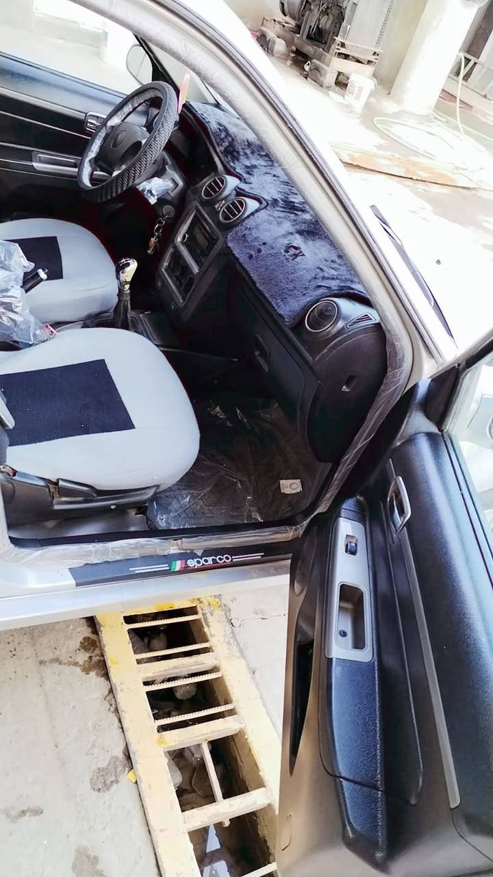 السلام عليكم ck للبيع
 موديل 2013 كصة جديدة
لون سلفر رقم بغداد شرط التحويل 
السيارة جاهزة مال بيت 
شرط كير ومكينة 
طخم امامي خلفي كله جديد 
 مصبوغة عام مال تقحيل بدون ظرر 
العنوان / موصل كراج الشمال 
للتواصل ***********
***********
