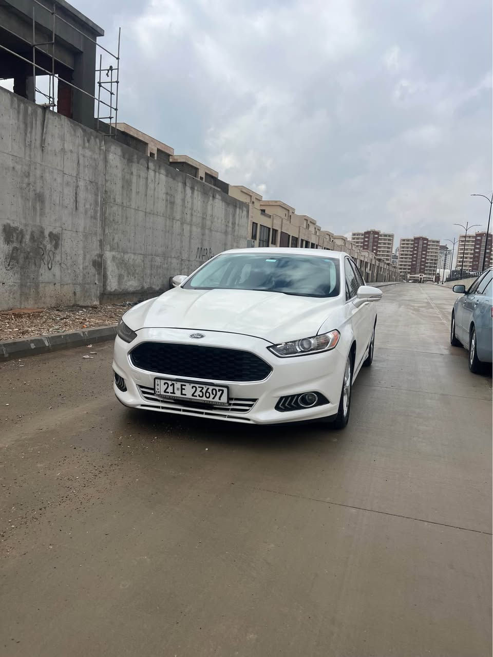 فۆرد فیوژن ۲٠۱٦ 
مواسەفات se سێ شاشە و کوشن کارەبا ئاێنەی هیتەر
۱۳۹هەزار میل ڕۆشتوە 
دەعمی قورسی نیە ئیرباگی سیستەمە داشبۆرد نەتەقیوە 
رەسمی سۆنەریم داناوە
*********** السليمانية, العراق
