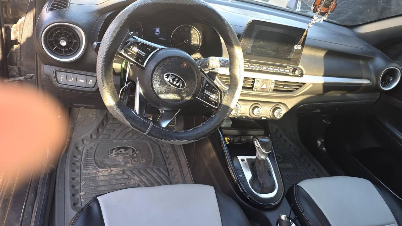 السلام عليكم كيا فورتي جيتي لاين
موديل ٢٠٢١ سيارة حادث امامي 
معوقين 
سيارة فول مابيها نقص سعرها مناسب بسبب ظروف  
*********** واتساب فقط
