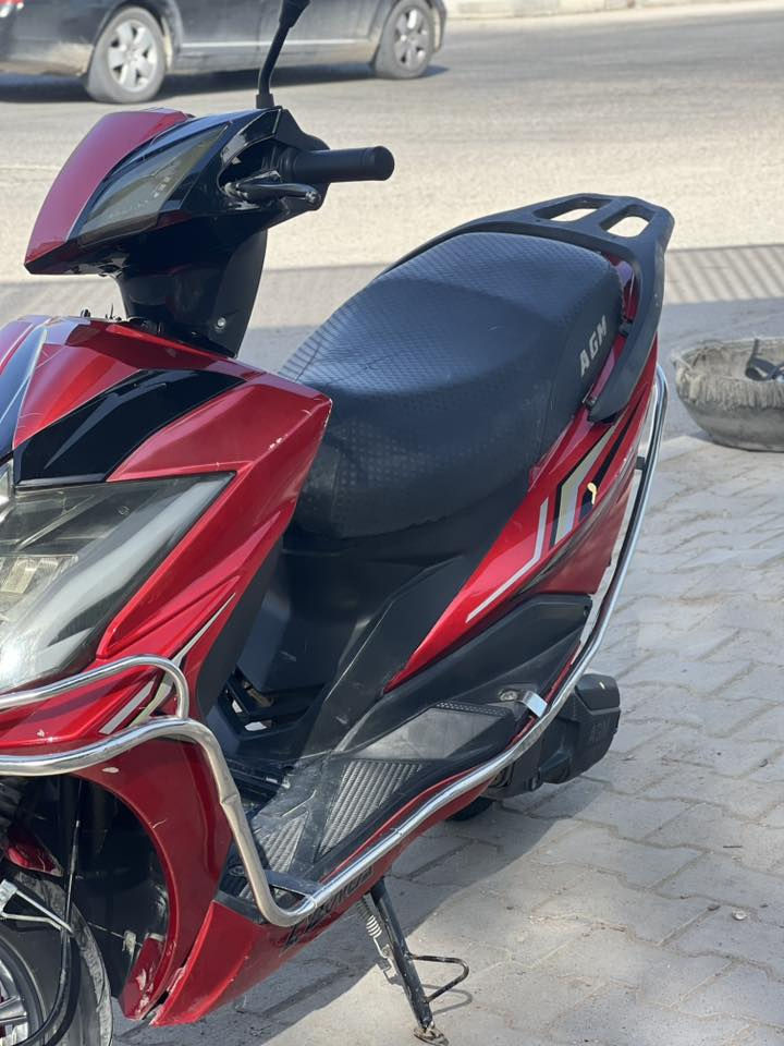 يالله دراجه للبيع فحل فول 
مكينه ناعمه مامفتوحه عشرط كهربائياتها كلها شغاله سلف
درع حمايه لايت زنون اشاير ال ايدي  بريك كدام دسك 
شلعتها تشك الكاع  مكاني نجف ***********
سعرها 375
