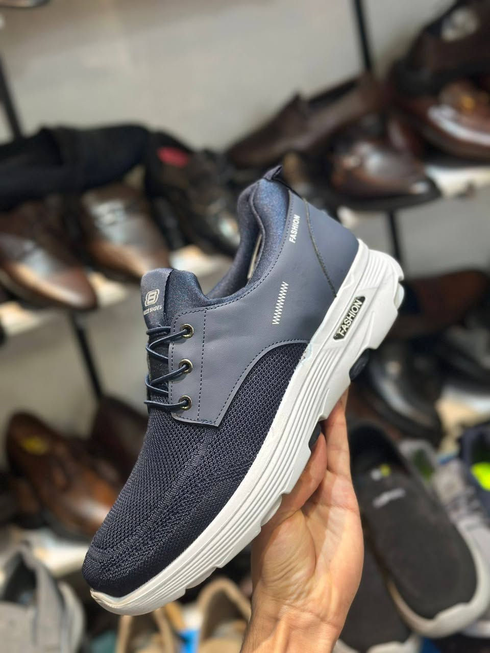 قياساااااات (43_44_45_46_47)

حذاء طبي بوزن خفيف وجودة ممتازة 

فوم طبي مريح وزن خفيف

خاصية مانع تزحلق وحماية القدم

للطلب خاص او واتساب
***********

متوفر توصيل الى بغداد وجميع محافظات العراق
