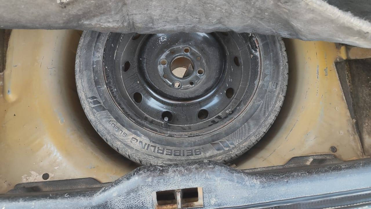 سلام عليكم سمند لبيع مديل 11رقم واسط نكليزي باقي بس ستلام لوحات  مصفراه  هيه وغرامات سياره مكفواله كفاله عامه مكينه وكير شرط حداديه اماميه وخلفيه جديده تبريد شرط كهربايت كله شغاله من دعميه لدعميه تخم تاير كله جديد ويله جدد ومصبوغات حرار  جام كله شغال دواخل بل جيس دوشمه جديده مالكه جيرانه تحويل مباشر العنوان دوانيه الحمزاه الشرقي السعر 40 رقم الهاتف *********** ولمو شراي لاه يتصل
