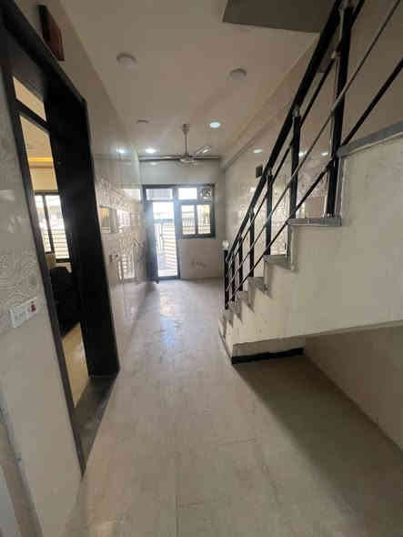 #للايجار_______في_______السيديه
مشتمل مساحه  50 متر مودرن 

يتكون من

غرفتين نوم مطبخ صاله خدمات صحيه 

#الايجار  800 الف 

مربع التصنيع 

للاستفسار الاتصال على الارقام التاليه

***********

***********
