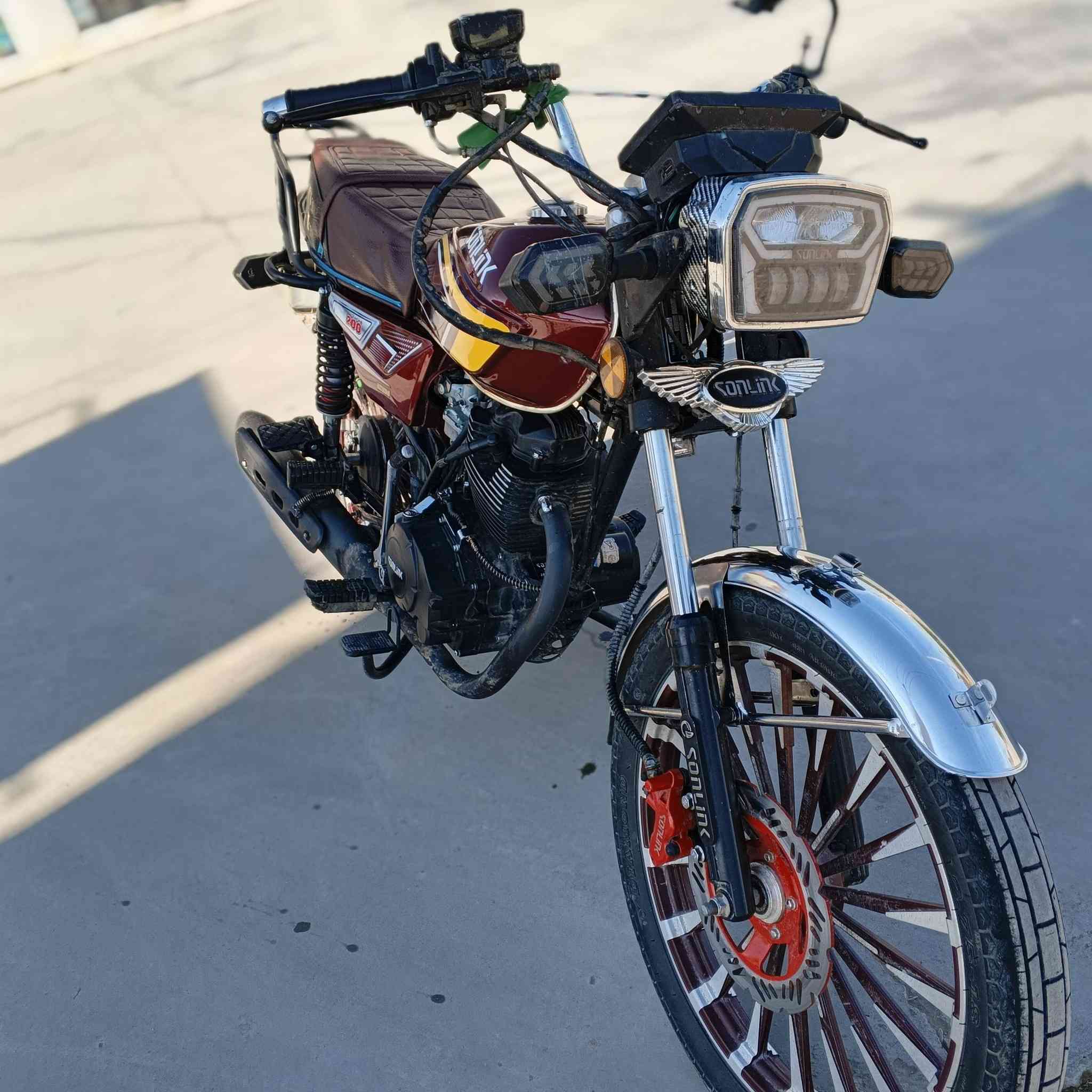 السلام عليكم دراجة للبيع دراجة حلوة موديل 25 ما بيهة اي نقص شاشة كلة شغال المكينة ما  ممدودة عليهة سبانة الدراجة خمسة كير الدراجة جديدة أوراق كاملة الدراجة مكينة 200   السعر 800 وبيهة مجال العنوان ديالى خان بني سعد الرقم ***********
