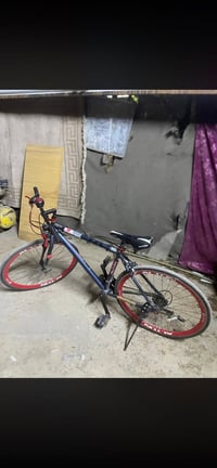 للبيع او مراوس بC700 غير لون السلام عليكم بايسكل C700 ياباني  ماركة AL...