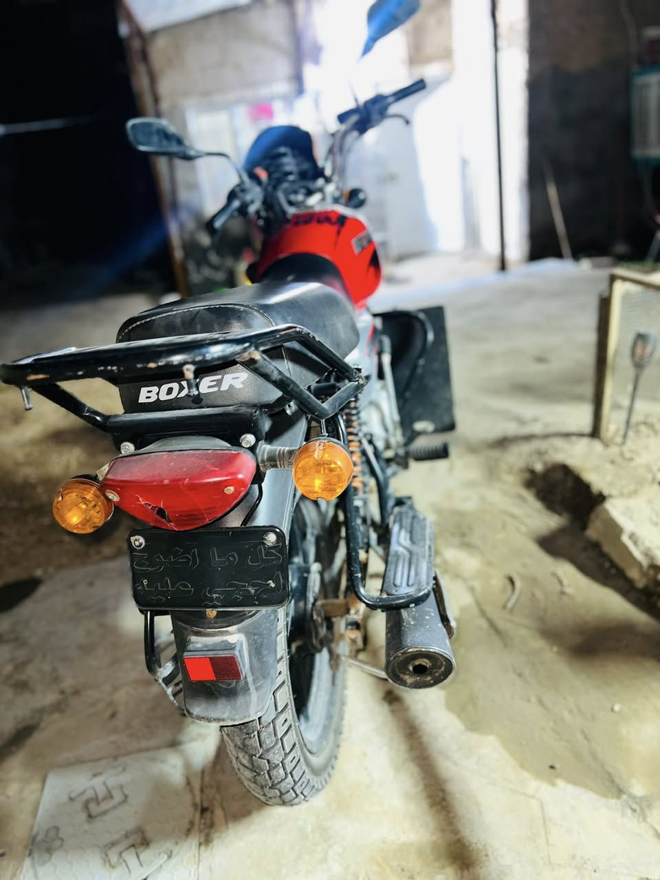 سلام عليكم دراجه بوكسر 2020 معاملت الرقم كامل بس استلام  الرقم دراجه بدون نقص فقط باتري  نضافه فول أوراق أصوليا ايــيً استفسار رقم *********** مكان حله ابي غرق عمود 165
