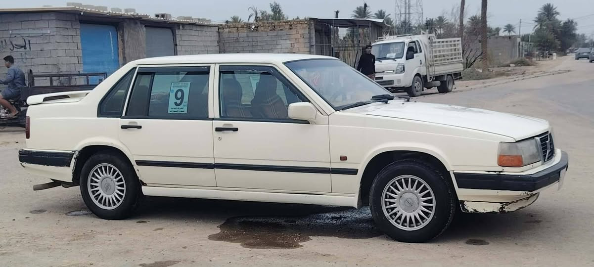 للبيع مستعجل  فولفووو 940  موديل 93 محرك وكير ونجي تبريد شغال بس الفان بي صوت حداديه تايرات باتري كله جديد كهربائيات كلها شغاله مصبوغه عام بيها معجون بالقماره المكينه اتبخر  رقم كربلاء بسمي السنويه لنهاية 2027 تحويل نفس اليوم السعر  38 ورقه وبيها مجال شرط اترايك  180   مكاني الديوانيه غماس رقمي  ***********
