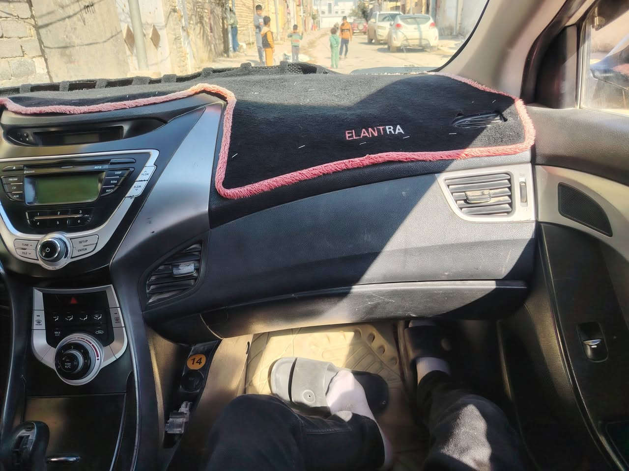 سلام عليكم النتره للبيع او للمراوس باحدث وانطي فرق ٢٠١٢ مكينه ١٦٠٠ gdموصفات السياره.
تحكم ستيرن
 اشاره بل مري
تبريد تدفئه شغال
راديو اواكس
اشاره سريعه
شادلها منضومه مال غاز
رقم انكليزي
حداديه جاهزه صالي سبوع من بدلتها
تايرات نضاف
كهربائيات شغاله 
ضربه السياره جاملغ امامي وبيها بارد بل باب الخلفيه الوره السدر شي قليل كلشش مصلح مكان السياره ديوانيه بسمي رقمها كربلاء مشروع وطني السعر ٨٦ وبيها مجال خاص ما متواجد ***********
