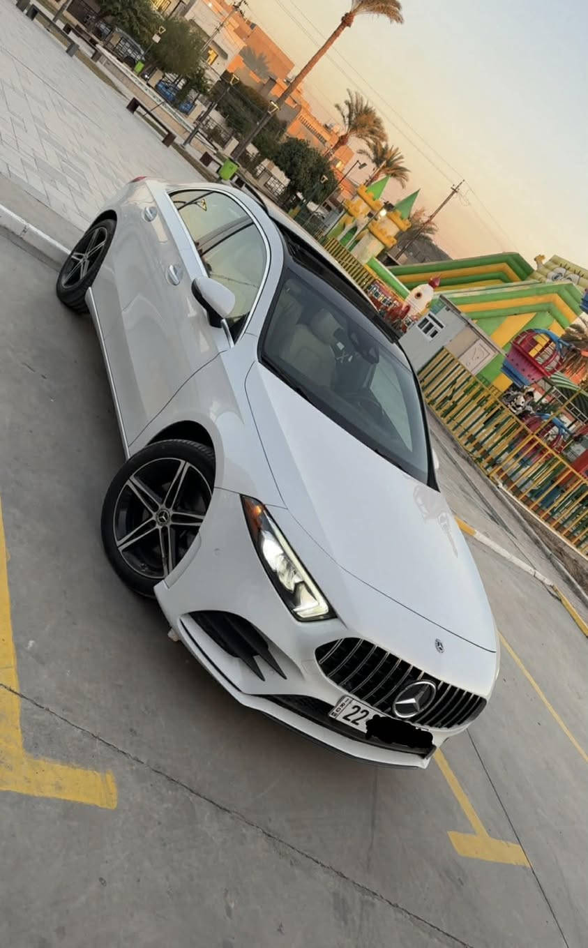 السلام عليكم مارسيدس A220 للبيع فول السياره جاهزه وكامله مرقمه اربيل وحادثه ناشره السياره 
ماشيه 36 الف مايل 
موديل 2019 تخبل

السياره كلش جديده
العنوان حي الخضراء بغداد 
الاتصال ***********
