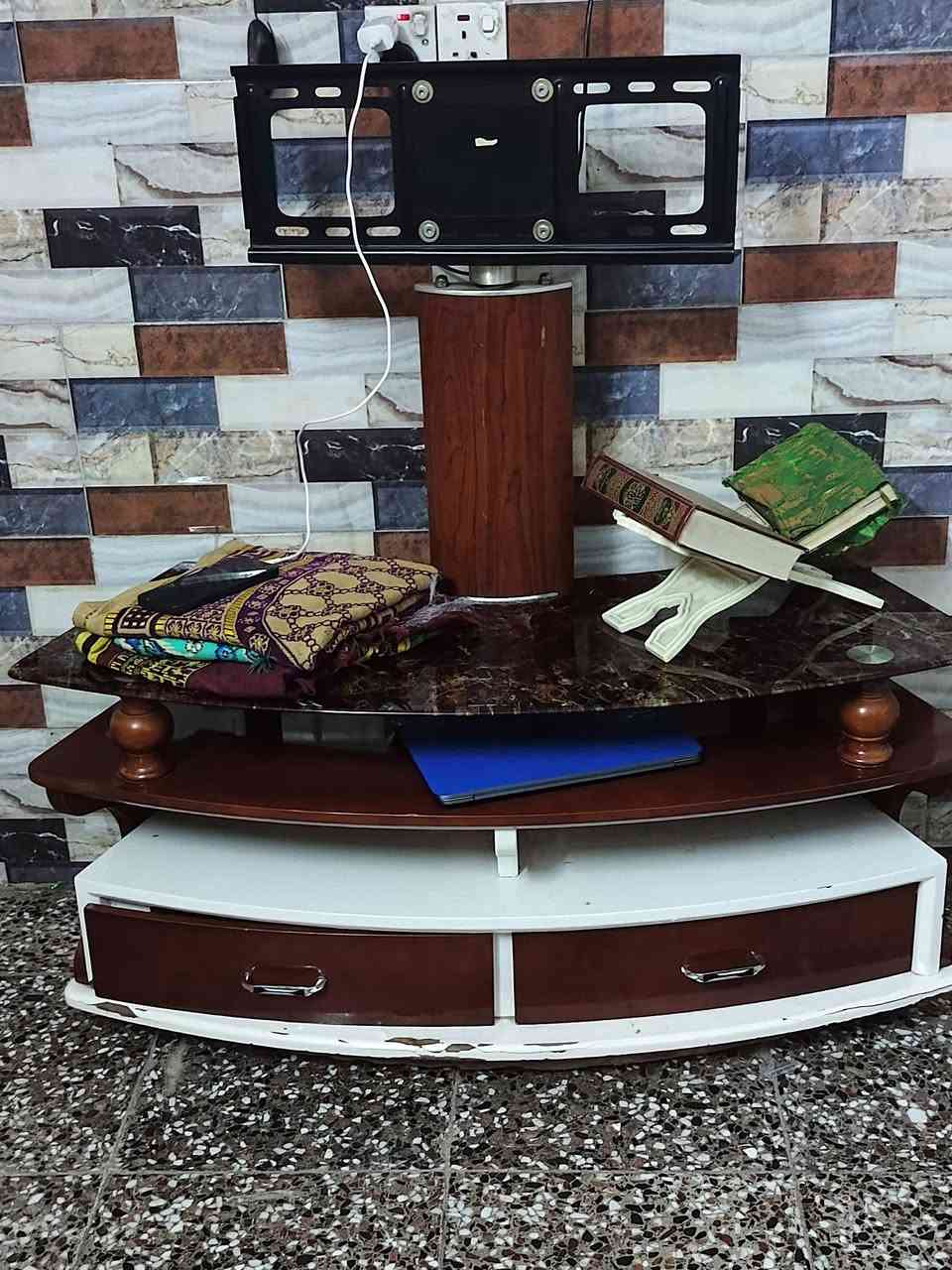 السلام عليكم ميز مال بلازما للبيع سعره 40 وبي مجال العنوان حي طارق القديمم***********
