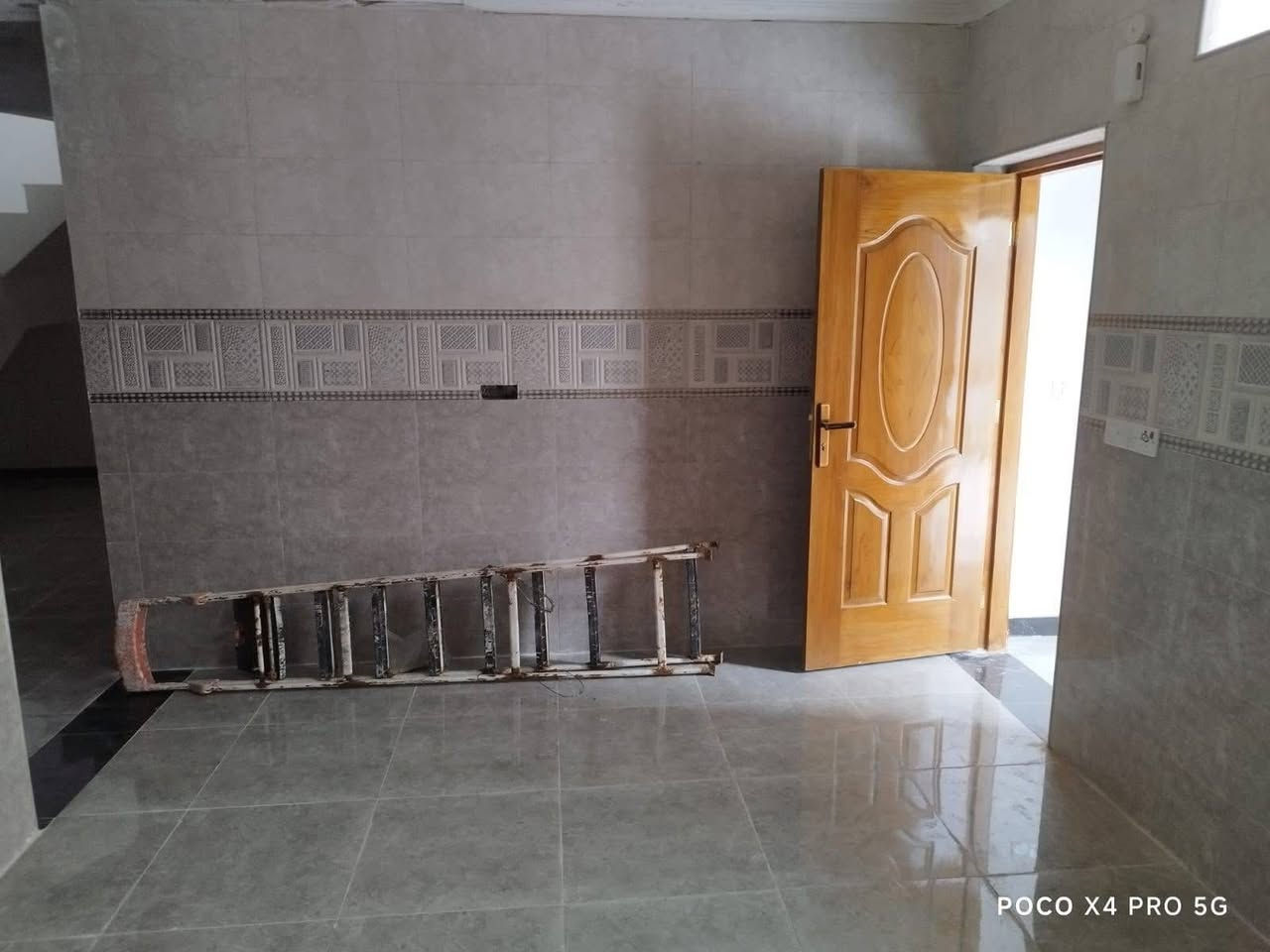 اعلان رقم 767
بيت للبيع 
حي الاحرار خلف المدينه الرياضيه
مساحه 200م
محتويات البيت استقبال
مطبخ صاله غرفتين منام
كراج حديقه
يسلم البيت بعد المكاتبه مباشر
السعر 225 مليون
#عقارات_احمد_للأستثمار_العقاري 
***********
***********
