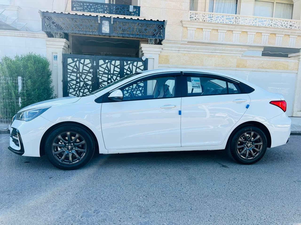 شيري اريزو 5موديل 2024 رقم اربيل باسمي ماشيه 19ونص مواصفاتها معروفه شاشه كامره خلفيه حساسات خلفيه اوتمومات كير السياره حلوه بيها اظافات نشره داخليه السعر 105$وبيها مجال بسيط للمعلومات الاتصال ***********
