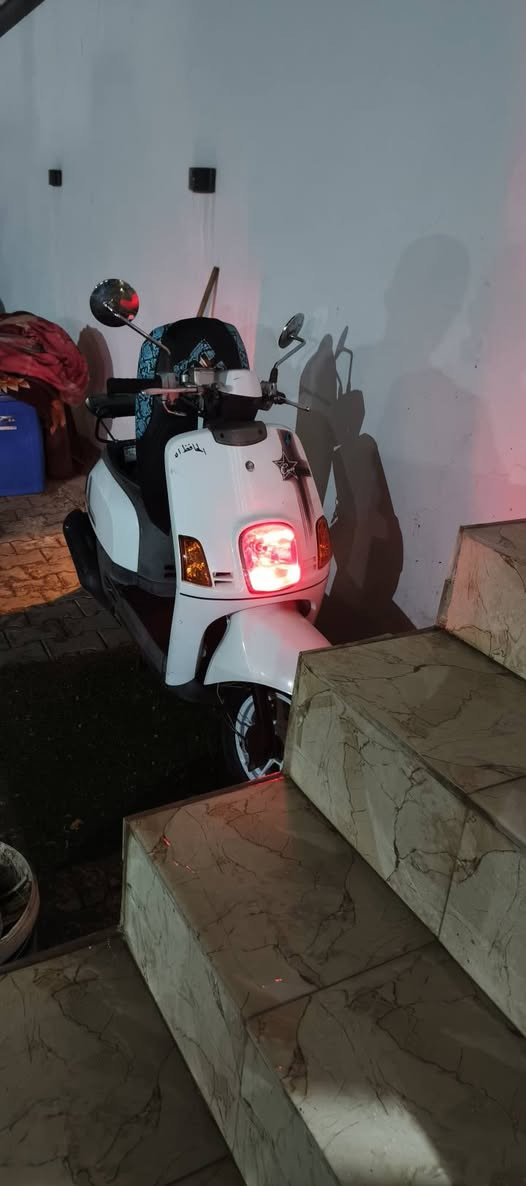 السلام عليكم بوليس للبيع دراجه جديده ونظيفه مكينه ما مفتوحه دراجه حلوه وناعمه شلعه ومعدل فول وكلها شغاله اي نقص الدراجه ما بيها على الفحص 900 وبيها مجال*********** شراي يتصل على هذا الرقم

