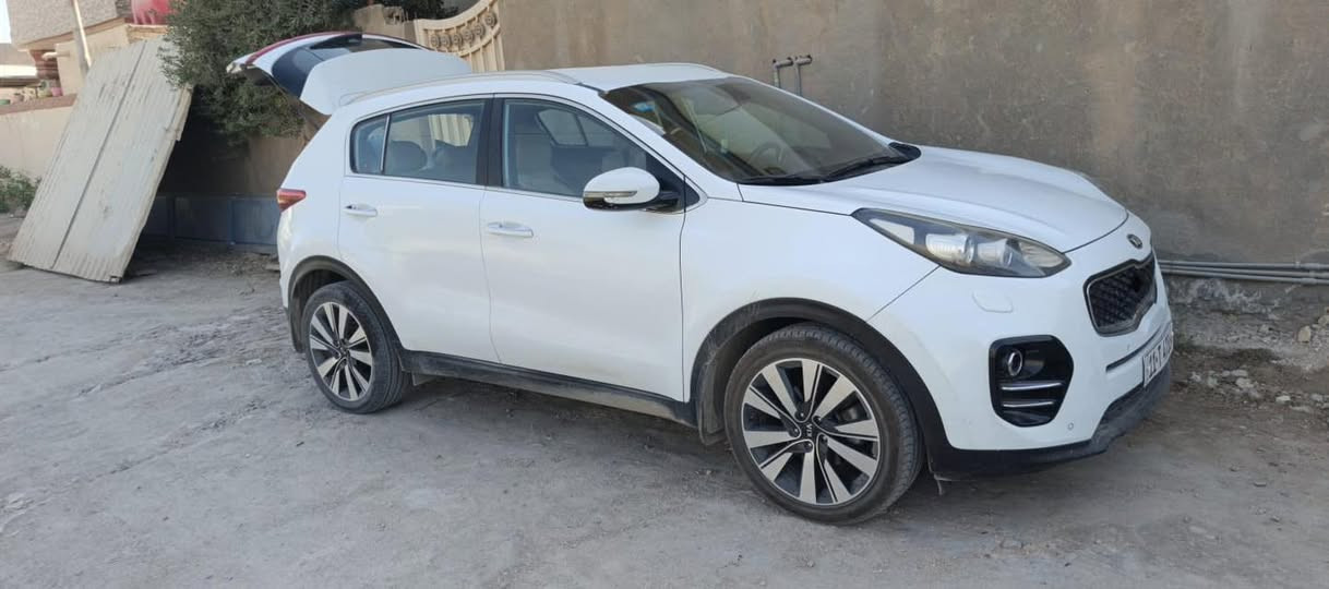 للبيع 
سبورتج ٢٠١٨  ماشية ٤٩ ألف مواصفات اعتيادية تحكمات ستيرن جهتين تبريد شاشة قطعتين 
حساسات أمامية و خلفية 
بيها صبغ نص البنيد و الدعامية أثر بطش بدون حادث و السونار مرفق مع الصور السعر ١٨٠ و بيها مجال
***********
