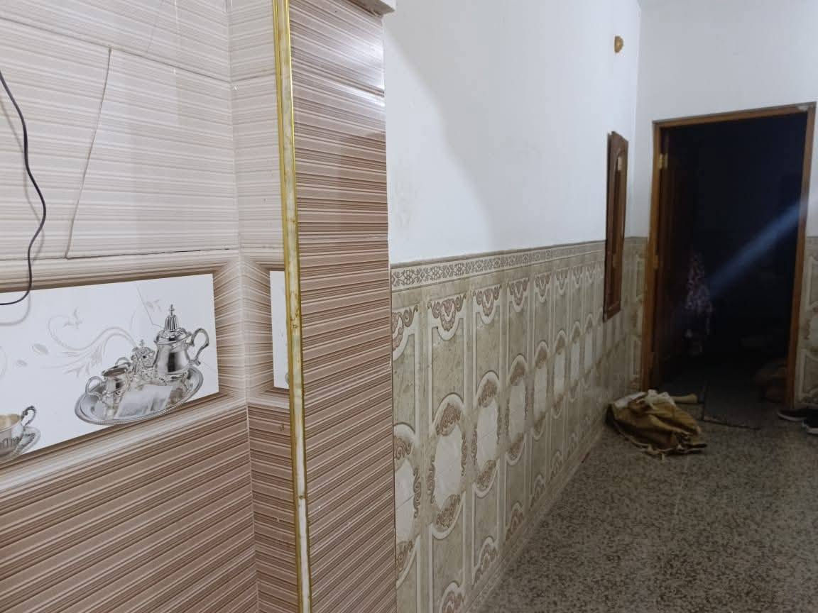 #ياالله_يارزاق
#اللهم_صل_على_محمد_وآل_محمد
#ياالله_ان_هذا_رزقنا
#عرض_للبيع_جديد_مامطروق
#بيت_مساحة100_م_طابق_ونص
#خلف_التجاري_شارع_السبيس
#شريط_حي_المكرمة
#يتكون_من
#غرفتين_صالتين_مطبخ_استقبال
#صحيات_داخلية_خارجية
#سطح_طارمة
#البيت_حاليا_مرهون_30_مليون
يباع بسعر 85 مليون دفع اذا تحب 55 وباقي 30 مليون للرهان يوم 1/7/2026 واذا تحب تجدد الرهن ماكو مشكلة. بالقرب منه سوق وخط كيات وكافة الخدمات
للتواصل الاتصال 
***********/ابو عباس الخزعلي
