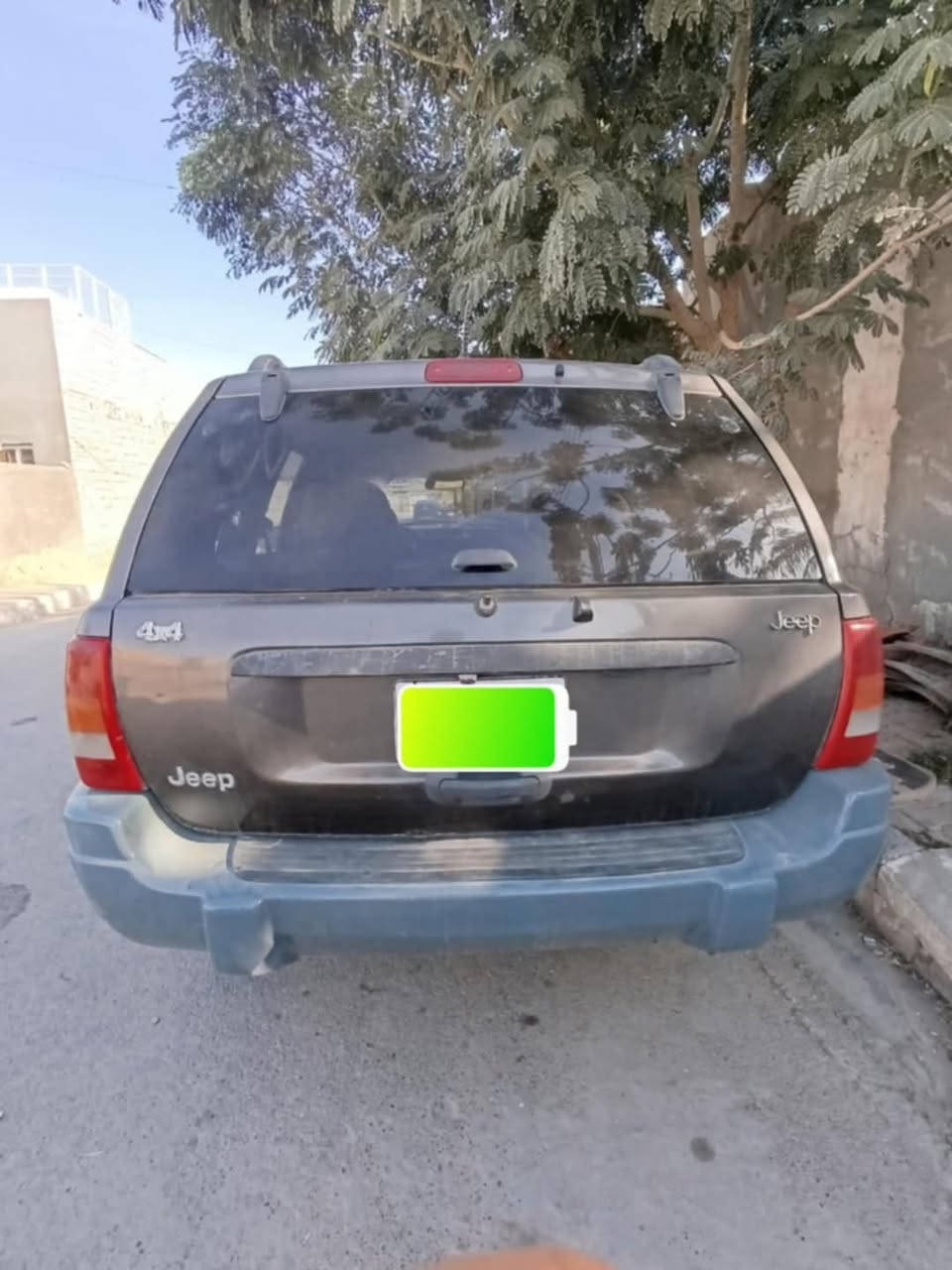 السلام عليكم للبيع جيب شيروكي موديل 2000 محرك ياباني محور بطه 3000 لون فيلي رقم واسط الجديد بأسمي للتواصل خاص او على الرقم ***********
