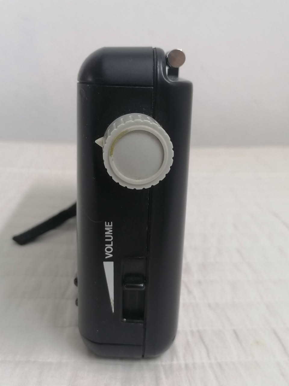 جهاز UN. COM يدعم نطاقات متعددة تشمل FM، MW (الموجة المتوسطة)، LW (الموجة الطويلة)، و7 نطاقات للموجات القصيرة (SW1-7) باتري عدد٢ قلم
المكان 
حاليآ في كربلاء قرب مستشفى الكفيل موجود
او بغداد البياع  ***********
