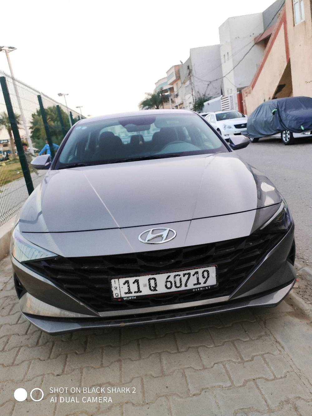 سيارة هيونداي إلنترا هايبرد للبيع، بحالة ممتازة. موفرة للوقود بفضل نظام الهايبرد. اللون رمادي مع تصميم حديث وجذاب. السيارة مزودة بتجهيزات أنيقة ومريحة من الداخل، بما في ذلك شاشة تحكم كبيرة وسهلة الاستخدام.