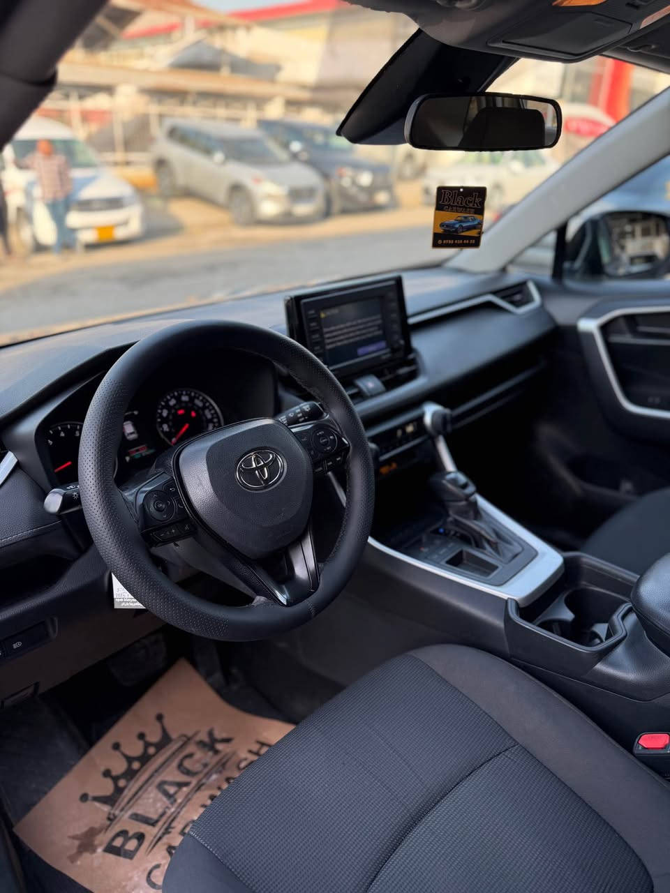 Rav4 LE 2021 
بدون صبخ بدون تبديل بس بيها تعديل بارد 
مواصفات LE ماشية 87 الف كير محرك كل شي بشرط
السعر 215 ورقة 
رقم السنوية جديد تحويل غرامة بشرط
***********☎️ دهوك, العراق
