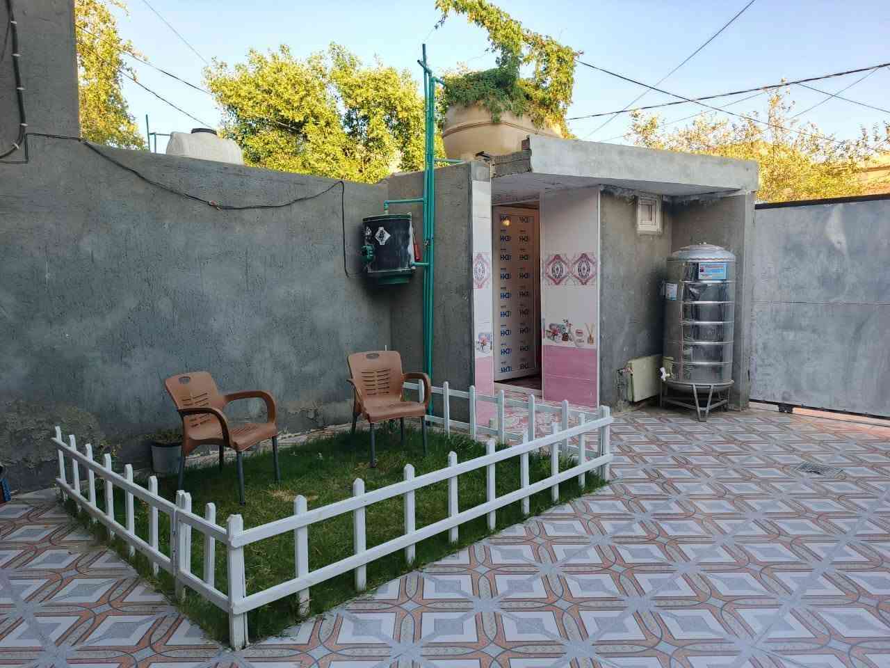 سلام عليكم يوجد بيت لبيع طابو صرف بحي العسكري مساحته145شارع ابو عامر رابع فرع وكلشي موفريمه هذا رقمي ***********
