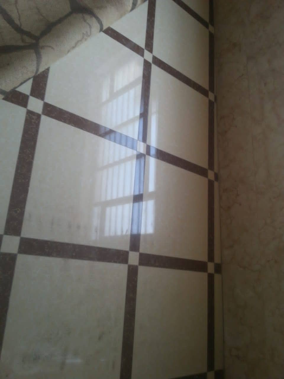 شغلنا سيراميك وكاشي وبورسلين ومرمر ارضيات
الشغل داخل موصل وخارج بل نسبة ل سراميك سعر متر 7 لان شغل هندسي وارضية كاشي ب4 بورسلين 6 التوفيق من الله والرزق عل رب العالمين  هاي شغل كدام العين تواصل عل رقم ***********
