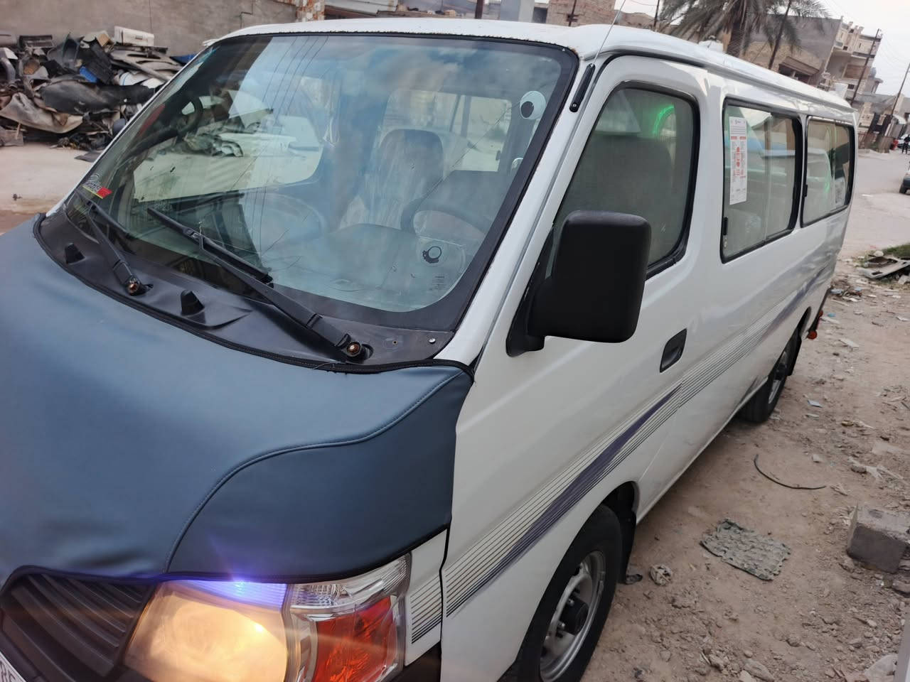 سلام عليكم ورحمة الله وبركاته.... 
نيسان يورفان موديل 2009 رقم دولي تحويل هزه جديده وصل خط وبحث جديد تحويل مباشر مكينه وكير جدد السياره كاز جاهزه للشارع سلف داينمو باتري صدر باور مشط كلشي جديد بلسياره سعرها 105 وبيها مجال للشراي مكاني بغداد ابو غريب 
للاستفسار الاتصال على الرقم 
***********
***********
