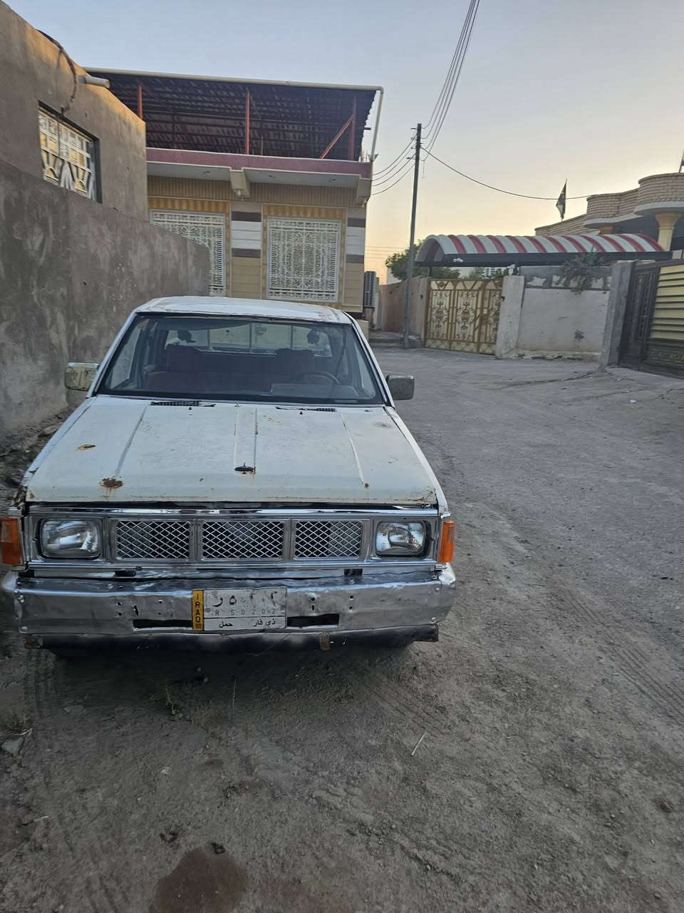 السلام عليكم للبيع بيكم نيسان موديل 90 رقم ذي قار راعيه متوفي الورثه موجوين ما بيه قاصرين مكينه وكير بلاد بيه خيط تبخير حداده تخم تايرات جدد سعر 24 وبيه مجال كلش قليل مكان السياره بصره قضاء الصادق استفسار اتصل ***********
